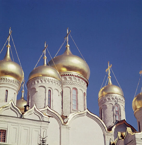 Detail of the exterior showing the gilded domes, 1484-89 (photo)