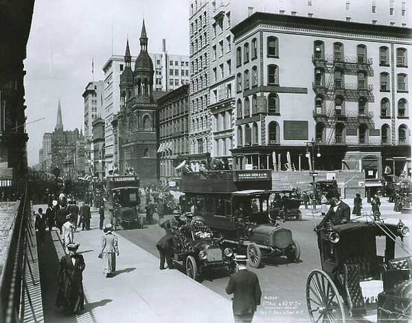 Fifth Avenue, 1909 (b  /  w photo)