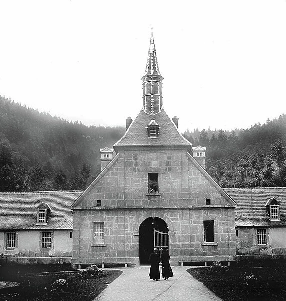 France, Rhone-Alpes, Isere (38), La Grande Chartreuse: la Grande Chartreuse, entered with 2 monks, 1890