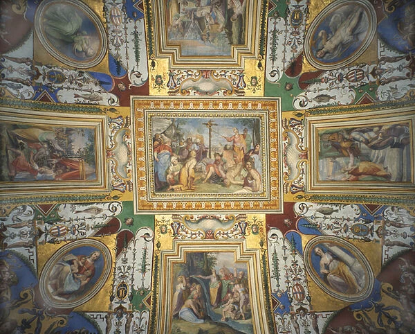 Frescoes on the ceiling of the alcove