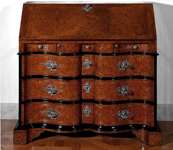 Furniture: desk in cedar wood. c. 1730-1735 (photography)