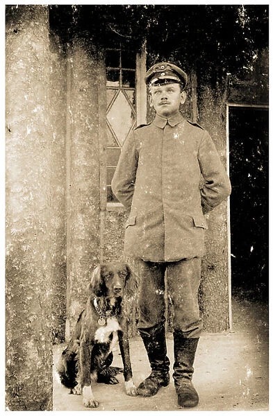 German Army Feldwebel (Sergeant) with a dog, 1914-18 (photo)
