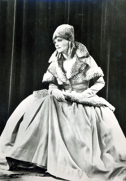 Greta Garbo in the role of Anna Karenina (b  /  w photo)