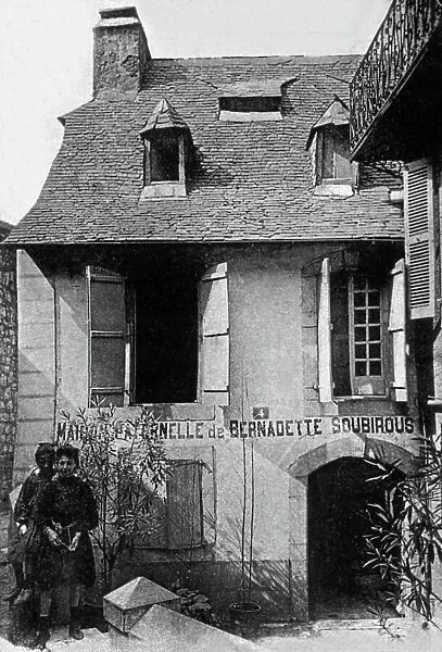 House of Bernadette Soubirous, Lourdes, c. 1900 (b / w photo)