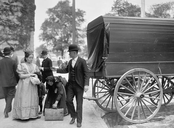 Immigrants at Battery Park, New York, N. Y. c. 1900 (b  /  w photo)