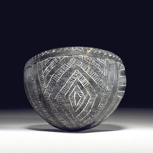 Incised bowl, Kerma C-group, c. 2050-1850 BC (black-polished ceramic)