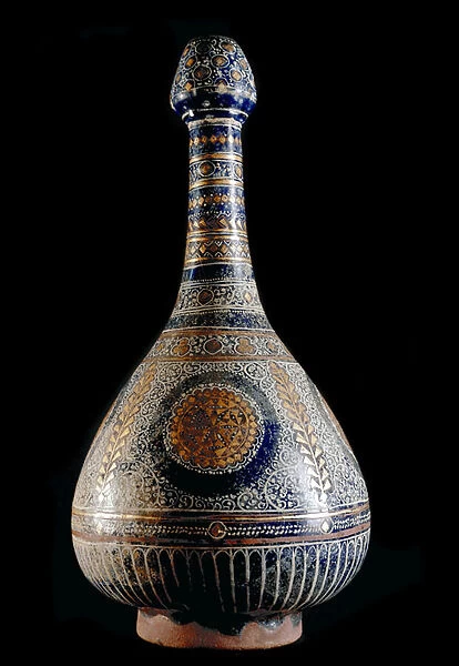 Islamic art. Terracotta bottle. Smaltata of the 16th century