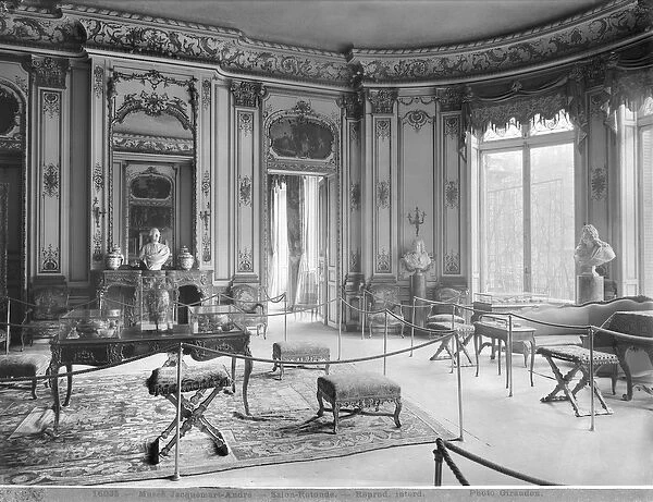 Jacquemart-Andre Museum, circular lounge, c. 1910-20 (see also 345978) (b  /  w photo)