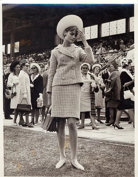 Jean Shrimpton (b. 1942) at the Melbourne Cup in 1965 (b  /  w photo)