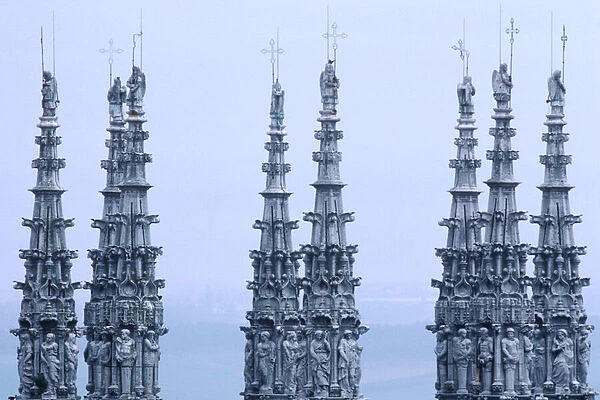Detail of the lantern tower spires (photo)