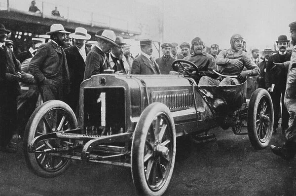 Leon Thery (1879-1909), winner of the Gordon-Bennett Cup, on the circuit of Auvergne, 5th July 1905 (b  /  w photo)