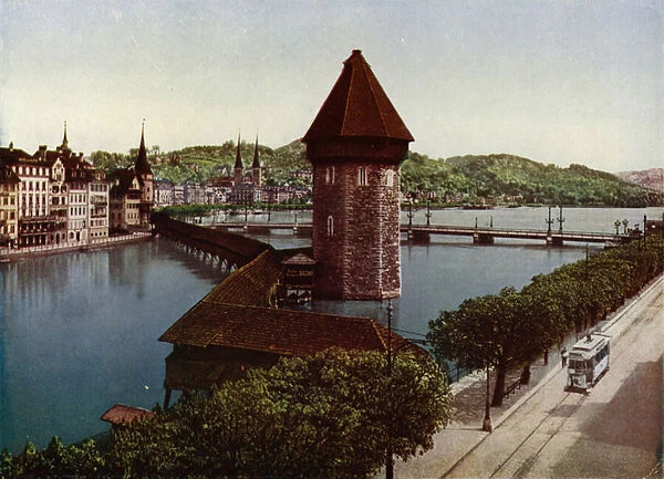 Lucerne, old bridge and watchtower (photo)
