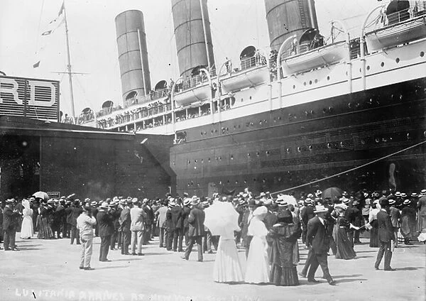 Lusitania arriving in New York City, 1907 (b  /  w photo)