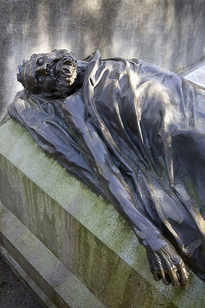 Lying by Louis Auguste Blanqui (Louis-Auguste, 1805-1881), Socialist Theoricien, French revolutionaire, Bronze sculpture by Aime-Jules Dalou (Aime Jules, 1838-1902), installed at the Pere Lachaise cemetery in Paris. Photography, KIM Youngtae, Paris