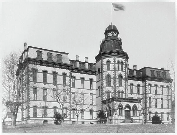 The Main Building, Howard University, Washington, D. C. c. 1900 (b / w photo)
