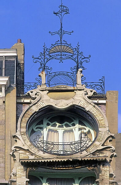 Maison Saint Cyr, Square Ambiorix in Brussels (Belgium). Realisation 1898, architect Gustave Strauven (1878-1919); Photography 10 / 10 / 99