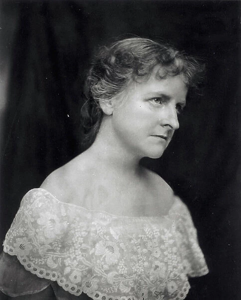Mary Wilkins Freeman (1852-1930) 1900 (b / w photo)