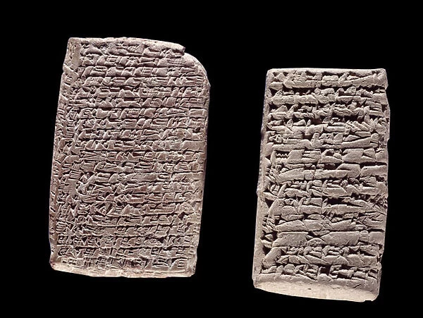 Mesopotamie: Assyrian tablets (left) of a contract of trade (19th or 18th century BC
