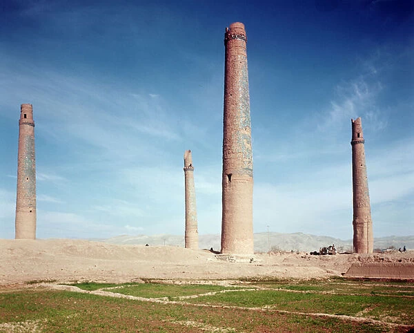 Minarets of the Hussein Baiqara Madrasa (photo)