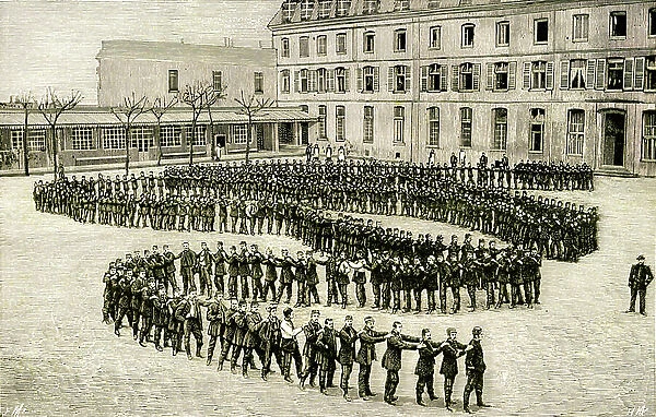 Monome of students of the Ecole Polytechnique de Paris in the courtyard of the establishment, 1890