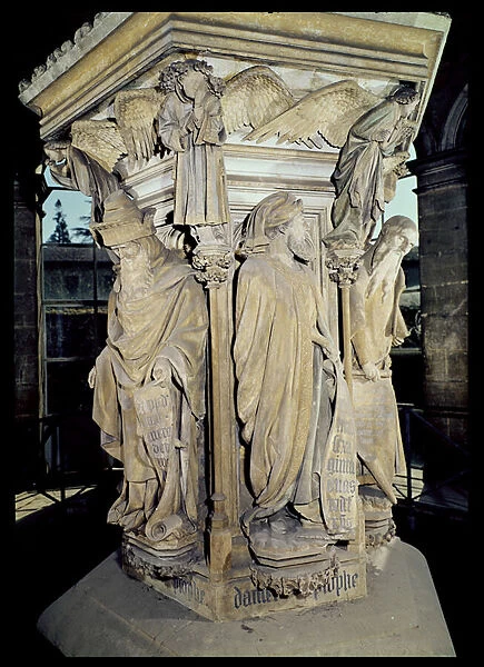 Well of Moses, detail showing the hexagonal pedestal with the figures of Daniel (centre