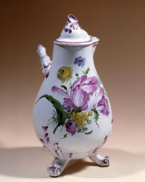 Niderviller in faience. 18th century. Sevres, porcelain factory