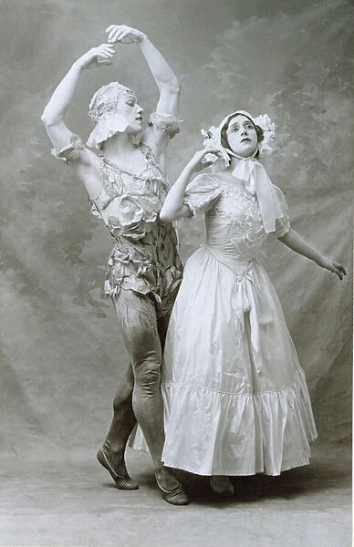 Nijinski and the Karsavina dancing in the Ballet Le Spectre de la Rose by Carl Maria von Weber (1786-1826) at the Paris Chatelet Theatre, 5th June 1912 (sepia photo)