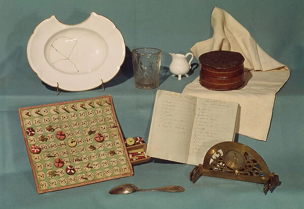 Objects used by Louis XVI (1754-93) and the royal family during their imprisonment in the Temple (photo)