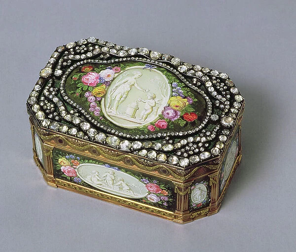 Octagonal gold, enamel and diamond set snuff-box with grisaille miniatures
