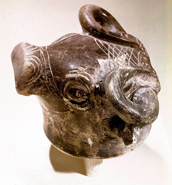 Oriental antiques: bulls head in bronze. From Ourartou. Assyria. 8th-7th century BC