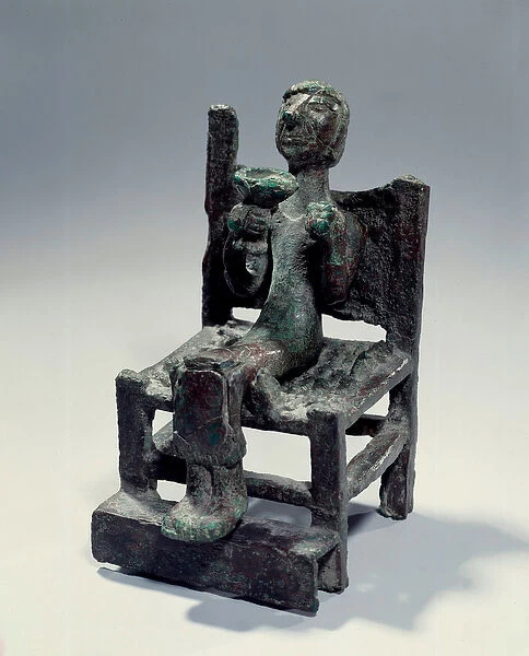 Oriental antiquite: bronze statuette representing a small drinking god sitting on a