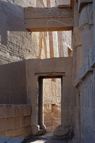 Overlapping lintels, Philae Temple