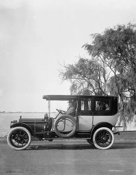 Packard 1912 Limousine (b  /  w photo)