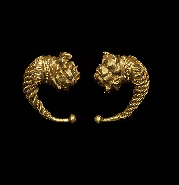 Pair of lion head earrings, 3rd century B. C (gold)