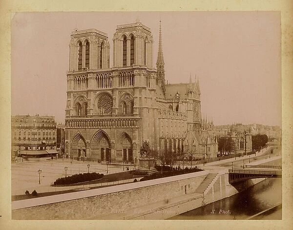 Paris: Eglise, Notre Dame (b / w photo)