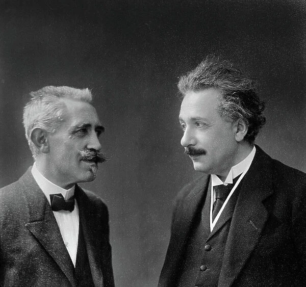 Paul Langevin and Albert Einstein, 1922 (b / w photo)