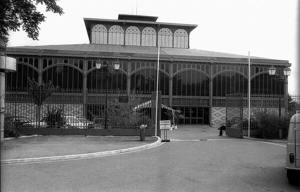 The Pavillon des Halles in Paris, 1980 (b  /  w photo)