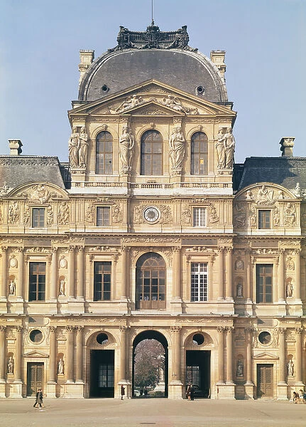 The Pavillon de l Horloge of the Louvre, built in 1624 (photo)