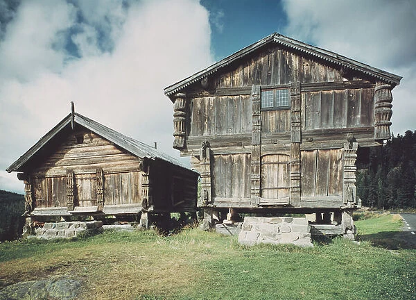 Peasant houses, built c. 1712 (photo)