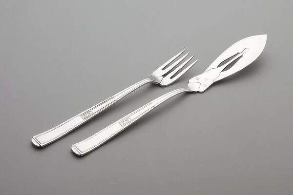 Two pieces of 'Muster Nr. 2000'flatware: 1 fish knife, 1 fish fork