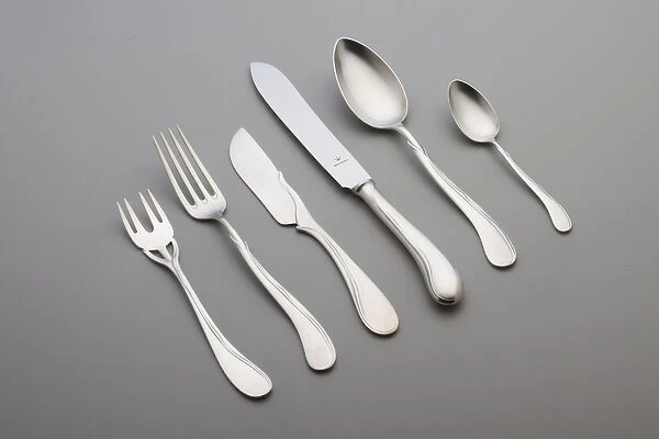 Six pieces of 'Tulipan'flatware: 1 table knife, 1 table fork, 1 tablespoon