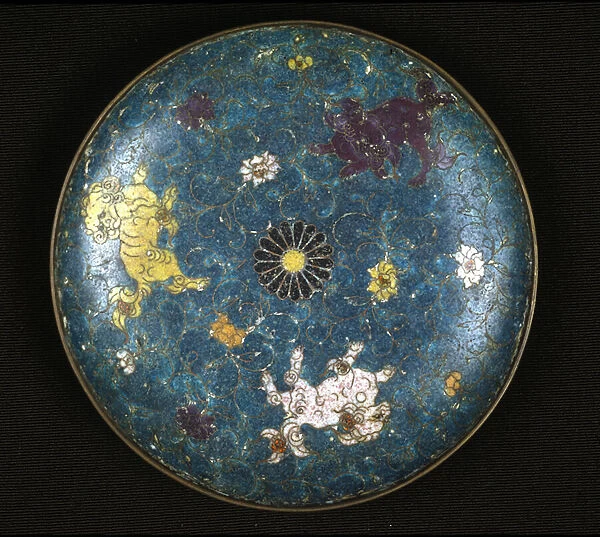 Plate in copper and cloisonne enamel, Ming period (1368 - 1644)