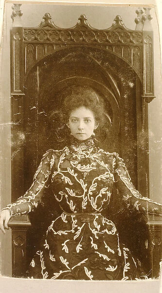 Portrait of the actress Vera Komissarzhevskaya (b  /  w photo)
