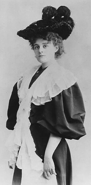 Portrait of Maud Gonne (b  /  w photo)