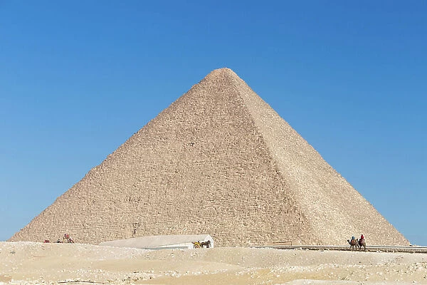 The pyramid of Khufu, Giza, Egypt, 2020 (photo)