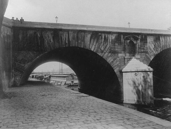 Quai d Anjou, Pont Marie, Paris (4th Arrondissement), 1911 (b  /  w photo)