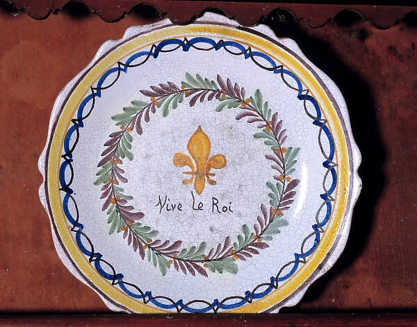 Revolutionary plate with a monarchist motif (lily) and the inscription '