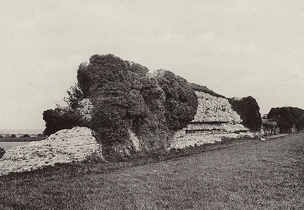 Richborough Castle Ruins (b / w photo)