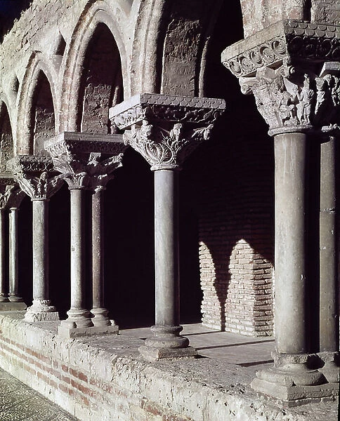 Romanesque architecture (13th century): Cloister of Saint Pierre Abbey (Saint-Pierre) of Moissac, Tarn et Garonne, Languedoc, France