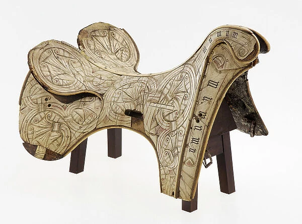 Saddle, 15th century (horn, wood, bark)